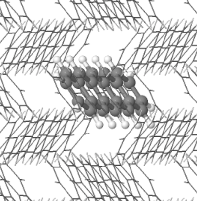 A pentacene molecule embedded in a p-terphenyl molecular crystal